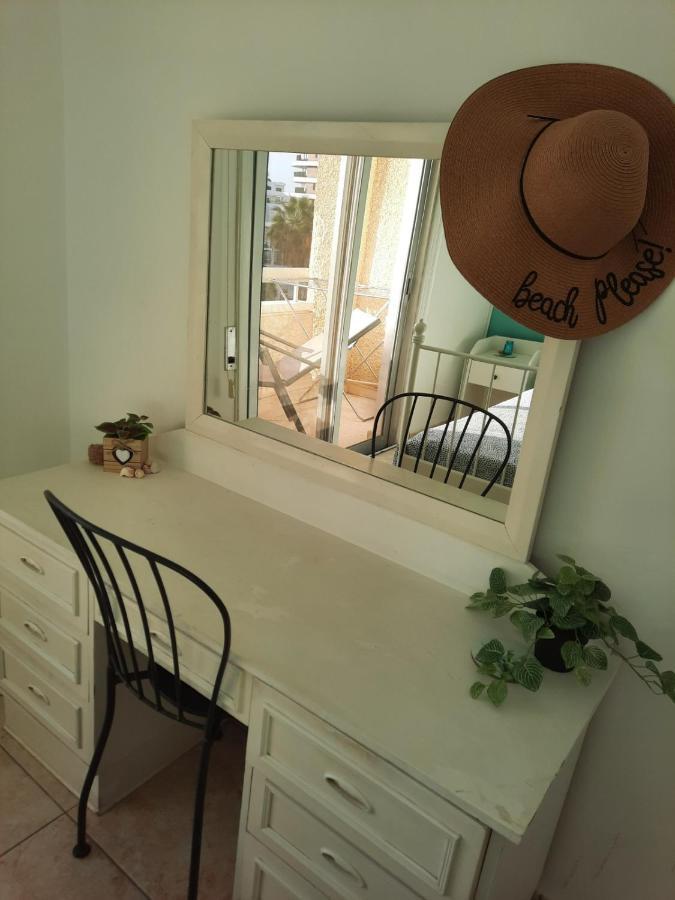 Sea-Esta Seaview Apartment, 200 Meters To The Beach Larnaca Exteriör bild
